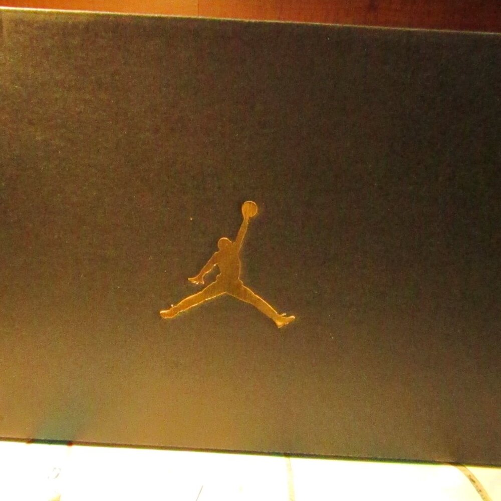Nike | Air Jordan 1 | Mid Taxi | Men's | Basketball | Size 11 | 2022 W/Box - Picture 10 of 12